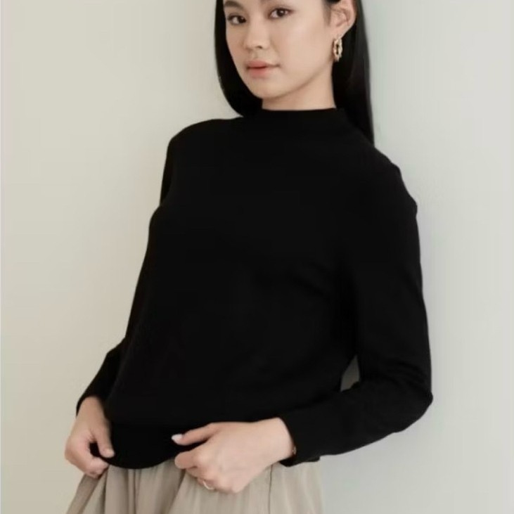 [ PRELOVED ] Nueta - Basic Knit Sweater - Black
