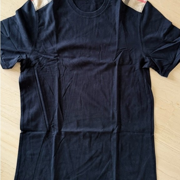 preloved kaos pria BURBERRY TSHIRT ORI original size dan details sesuai foto