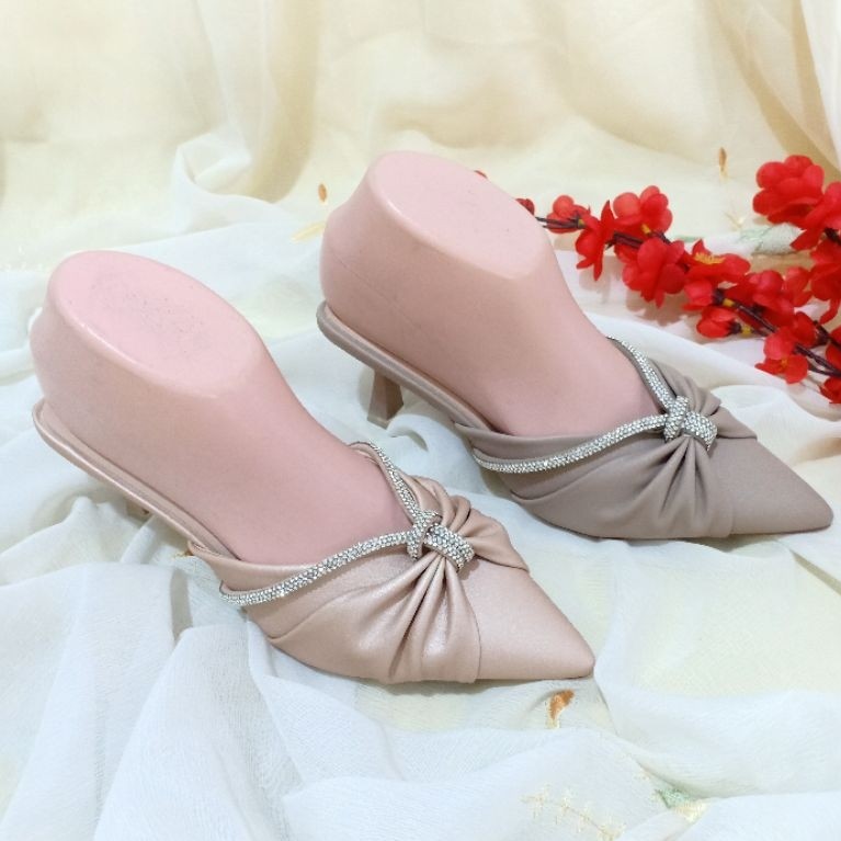 SEPATU SANDAL HEELS BY HINDITO