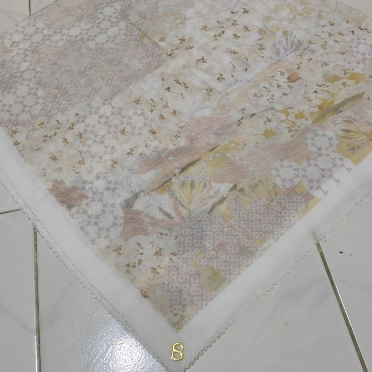 preloved VVGC seperti baru ORI jubilation daisy BUTTONSCARVES BUTTONSCRAVESbuttonscarves button scar