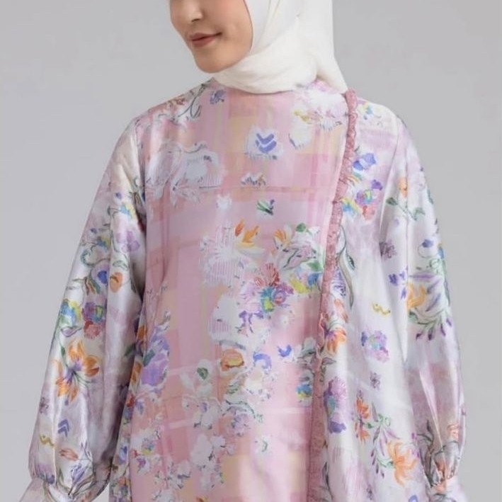 Preloved Riamiranda Kolara Top