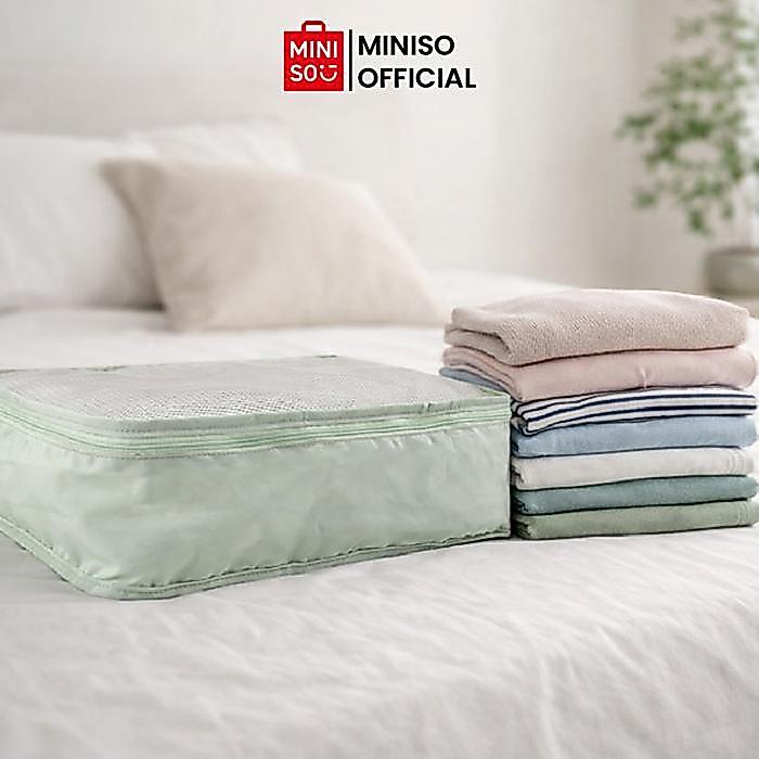 miniso go series foldable clothes storage bag (m) penyimpanan travel pakaian kain organizer koper
