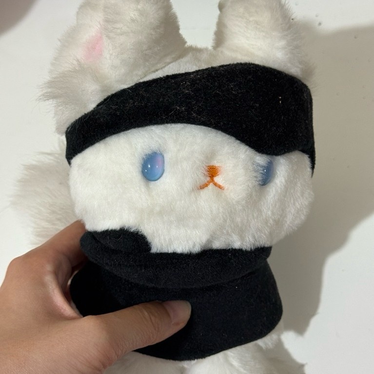 [PRELOVED] JUJUTSU KAISEN ANIMAL DOLL GOJO