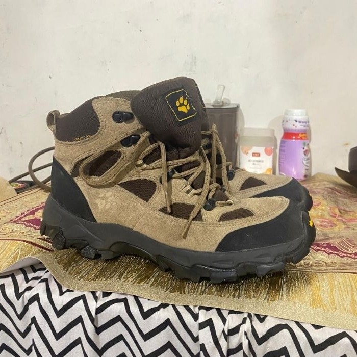 Sepatu outdor