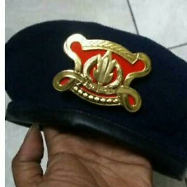 Topi baret satpam biru logo merah