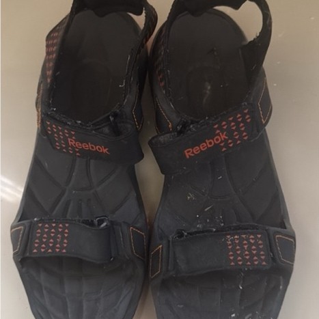 Sepatu Sandal Reebok Preloved