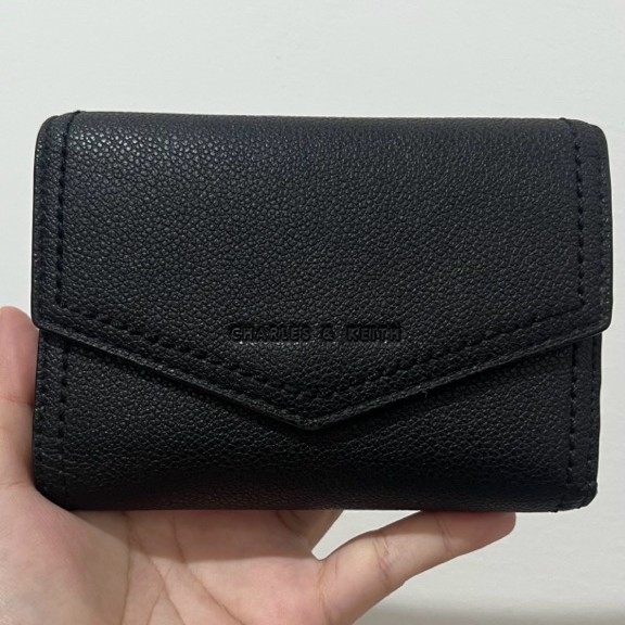 original dompet charles & keith trifold hitam medium preloved second