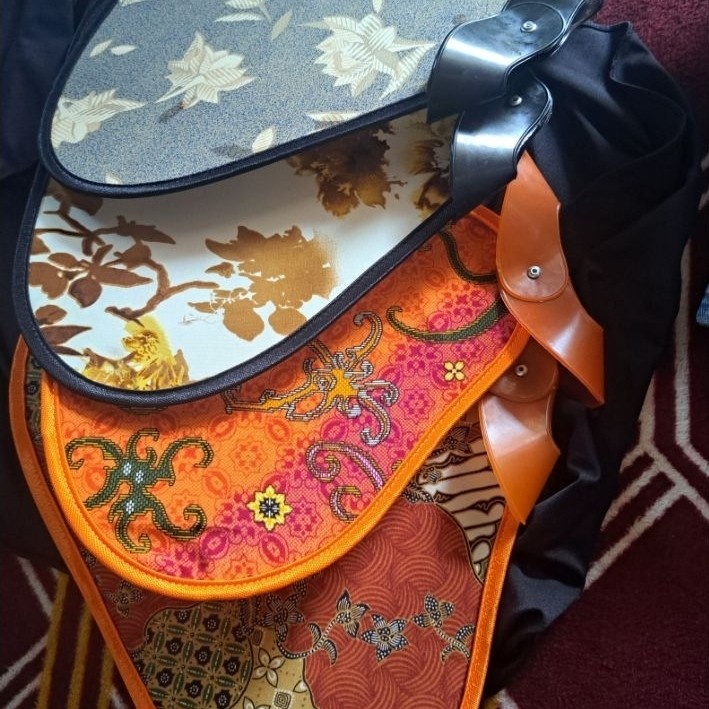 Souvenir Kipas lipat batik