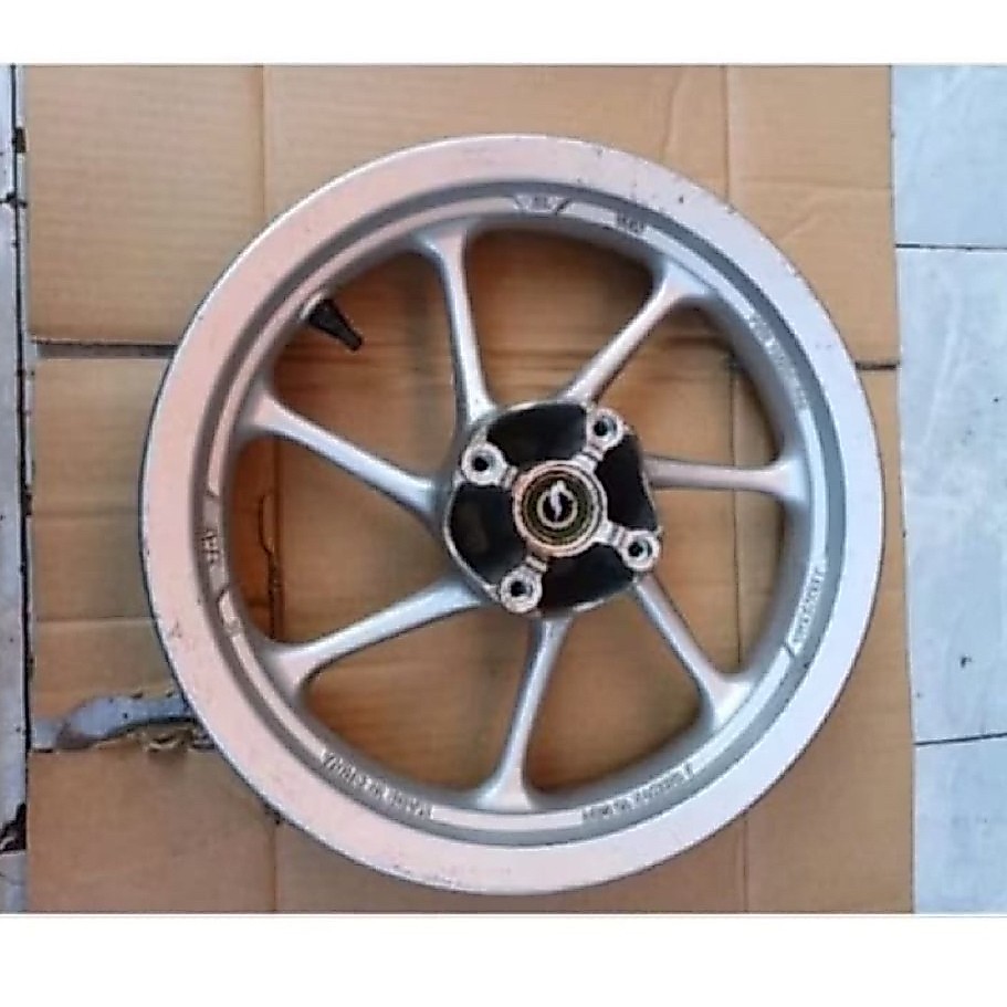 Velg/pelek racing ring 12 motor Scoopy donat buat keluarga Scoopy ORI cabutan siap pakai.