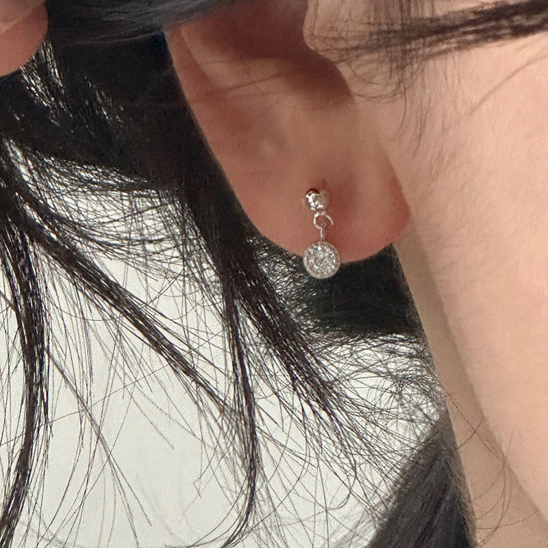 Anting Wanita Model Gantung Zirkon Bulat Perak Baja Titanium Fashion Minimalis Aksesoris Harian