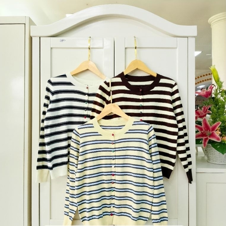 Sweater Rajut Salur