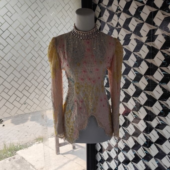 Kebaya Modern Warna Cream Soft