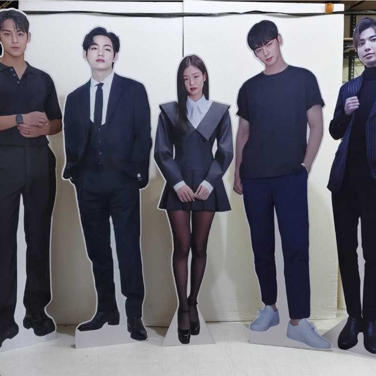 HUMAN STANDEE REAL SIZE CUSTOM IMPRABOARD DAN CARDBOARD UV PRINT