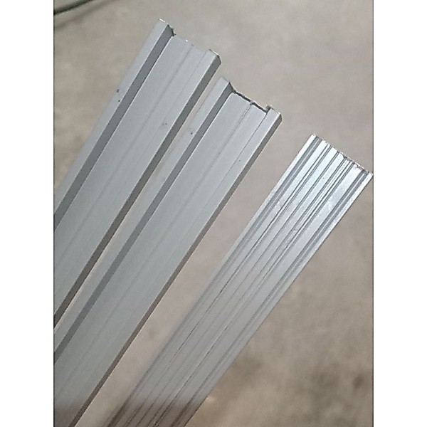 Rel bawah etalase 1,6 cm