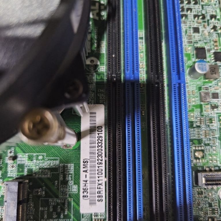 mobo lga lga 1151 + i3 8100