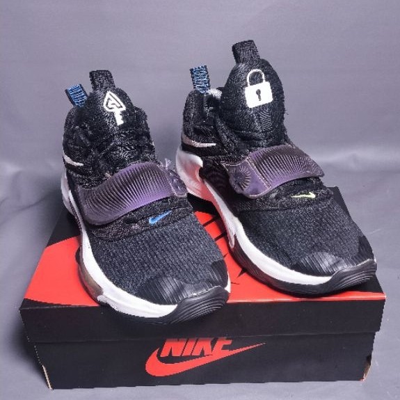 Sepatu basket casual sneakers Nike Zoom Freak 3 second bekas
