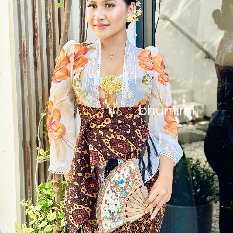 Kebaya sifon lukis