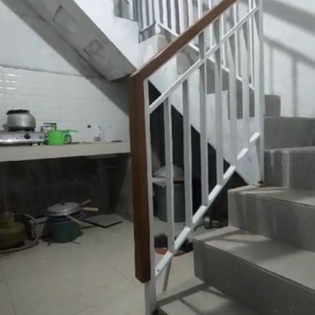 railling tangga minimalis besi hollow pegangan kayu untuk pagar tangga rumah moderen estentis dan pu