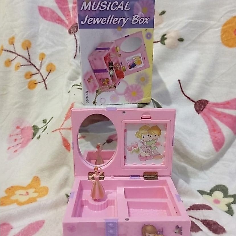 preloved kotak mainan love music box