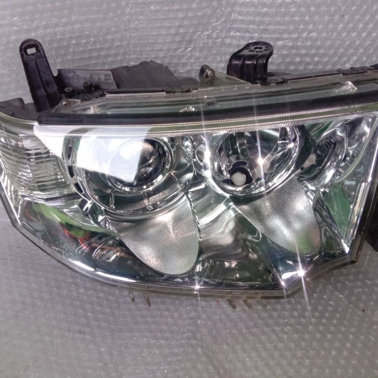 lampu depan Pajero 2012-2014