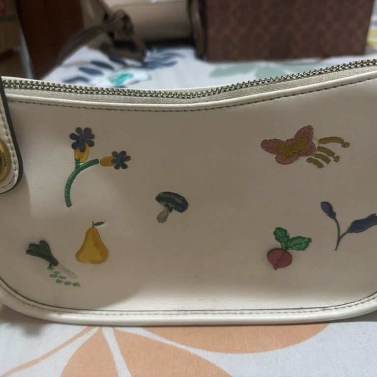 (PRELOVED) Ambyar Tas Coach 2776 Putih
