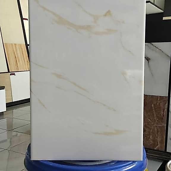 KERAMIK DINDING KAMAR MANDI / KRAMIK DINDING DAPUR ACCURA 25X40 CALABRIA BEIGE TEKSTUR GLOSSY