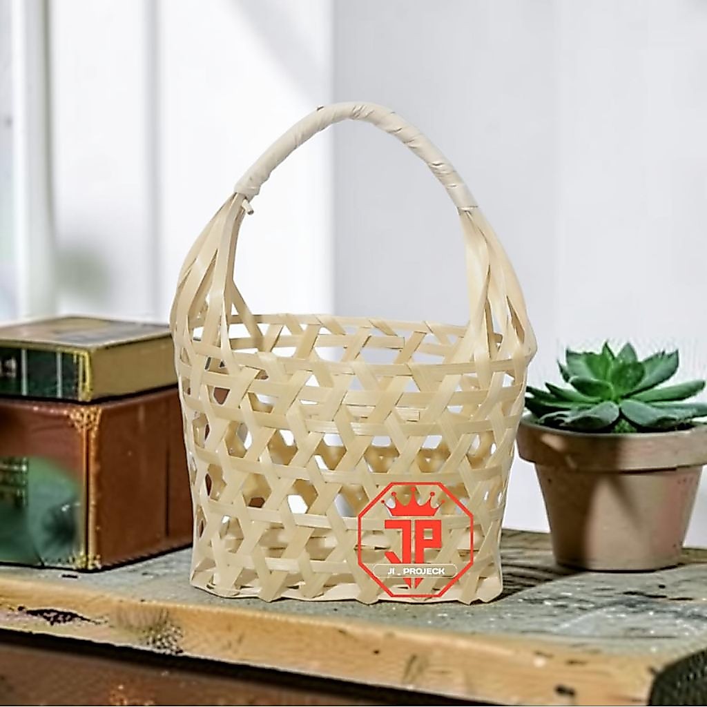 souvenir /taskeranjang anyaman bambu buat parcel,keranjang sopenir, berkualitas bagus ukuran sedang/