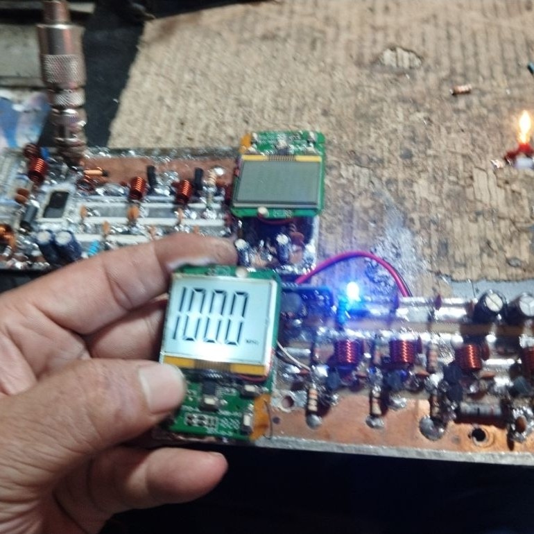 KIT PLL PEMANCAR FM SETEREO BLUTUT 1 WAT FREQUENSI 88-108 MHZ