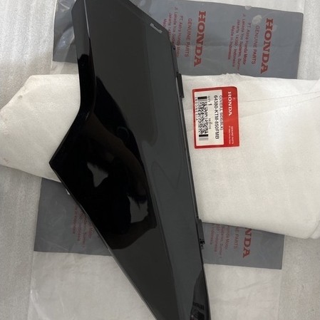 Coverside dek Sambungan Body belakang samping kiri HONDA Supra X 125  Batman ORIGINAL 64380-KTM-850F