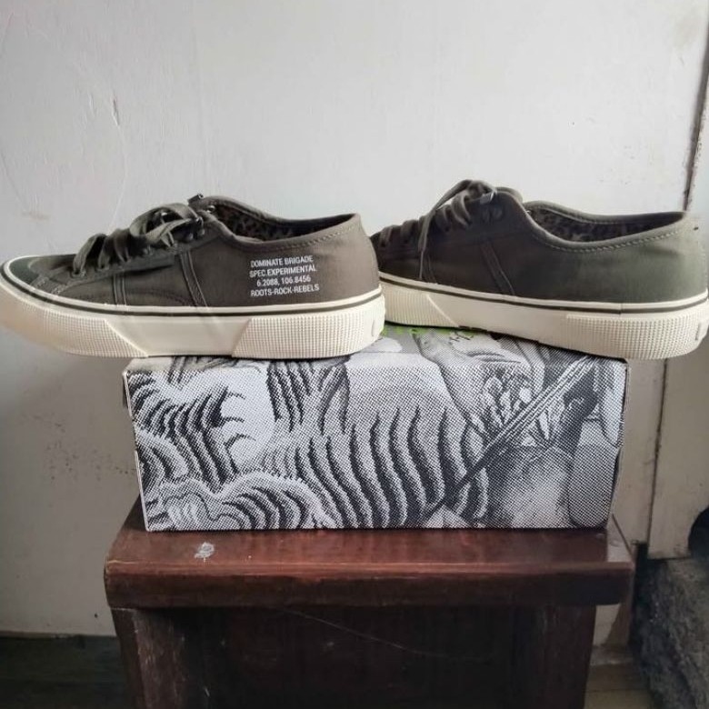 Sepatu Superga x Dominate sz 42
