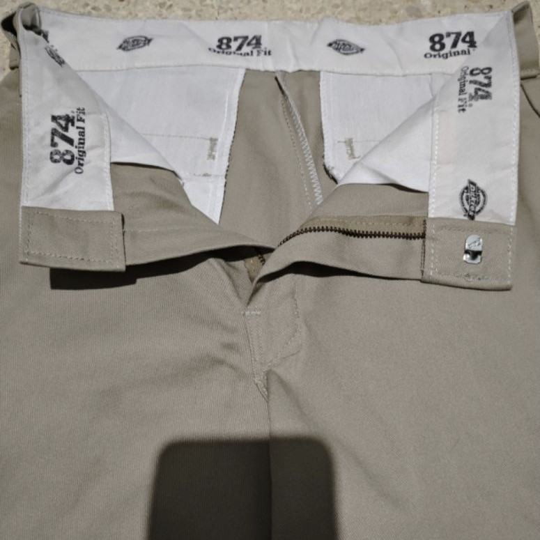 CELANA DICKIES 874 ORIGINAL FIT KHAKIS SIZE 28