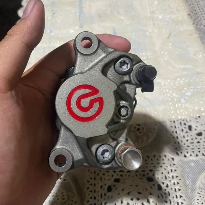 KALIPER BREMBO 2P RED LOGO (SECOND LIKE NEW)