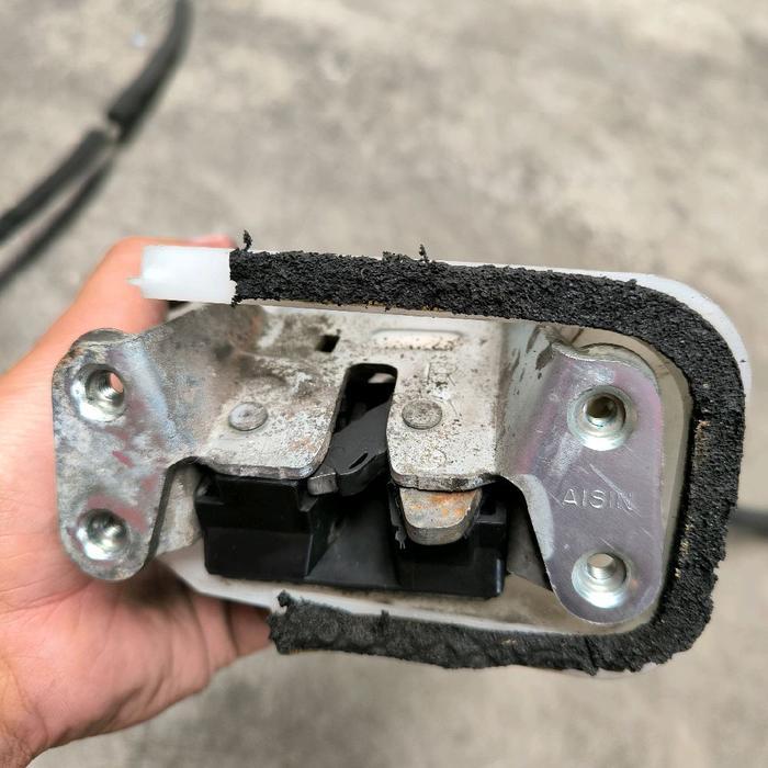 Doorlock door lock plus seling pintu geser psd sliding door belakang kanan / kiri Nissan Serena C26 