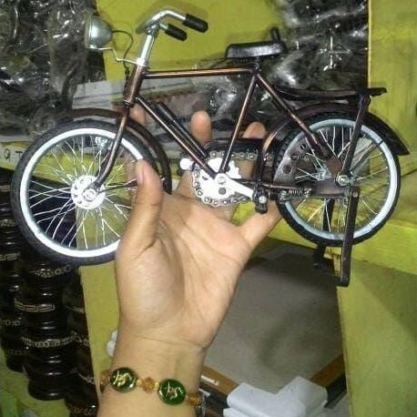 TERBARU Miniatur Besi Sepeda Ontel Laki laki-Pajangan-Souvenir Jogja.