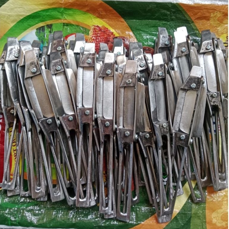pisau kupas kulit Ari kelapa