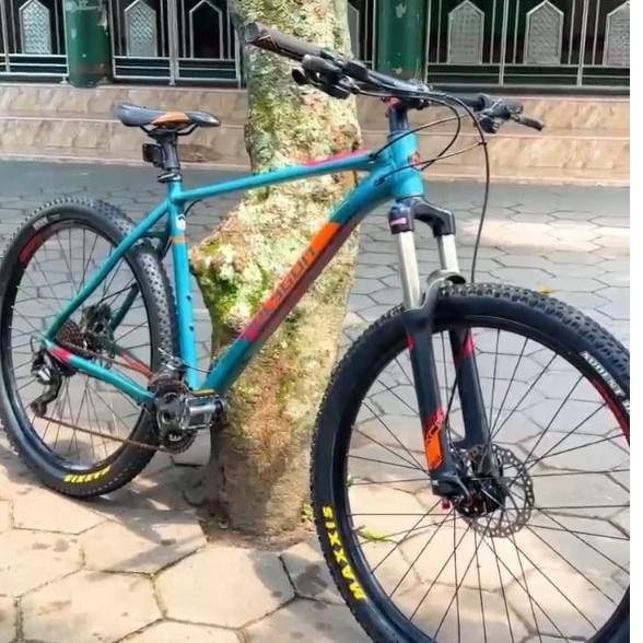 Polygon xtrada 6 size L 27,5 (sepeda bekas)