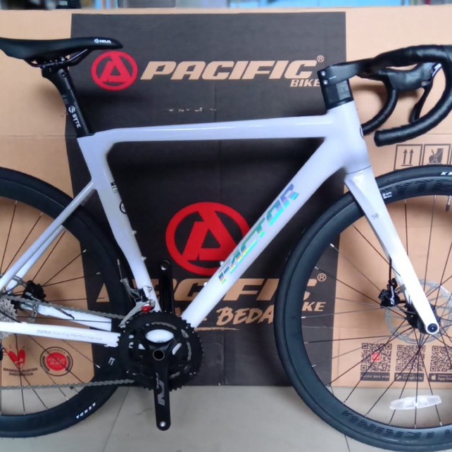 SEPEDA Roadbike PACIFIC FACTOR ELITE 700C Alloy 6061 UCI 2x10 speed Hydraulic discbrake - Sepeda Bal