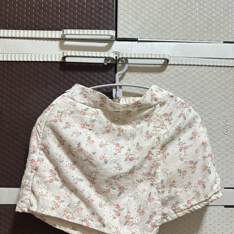 preloved rok celana flowers (warna putih tulang)