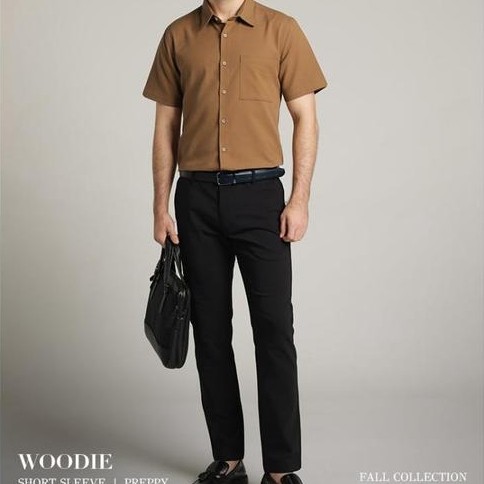 MOC - Kemeja Pria Lengan Pendek Polos Woodie - Brown - M