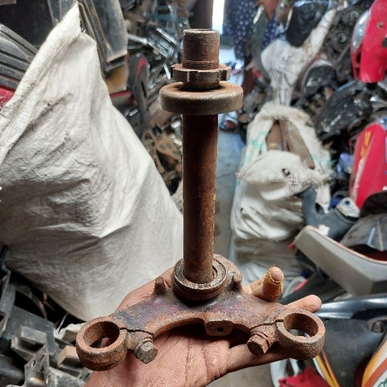 Segitiga Bawah Yamaha RS100 RS125 LS3 Original