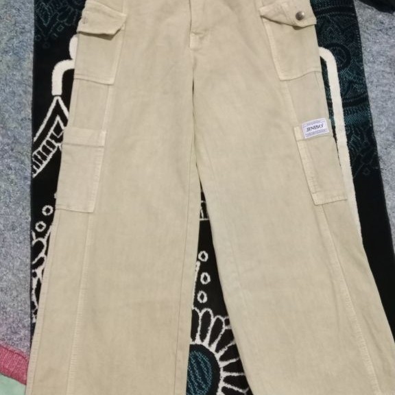 CELANA JINISO