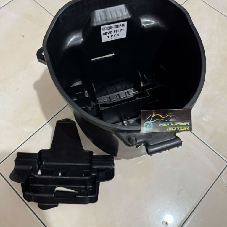 BOX BAGASI HELM REVO FIT FI INJEKSI PLUS TUTUP AKI TEBAL
