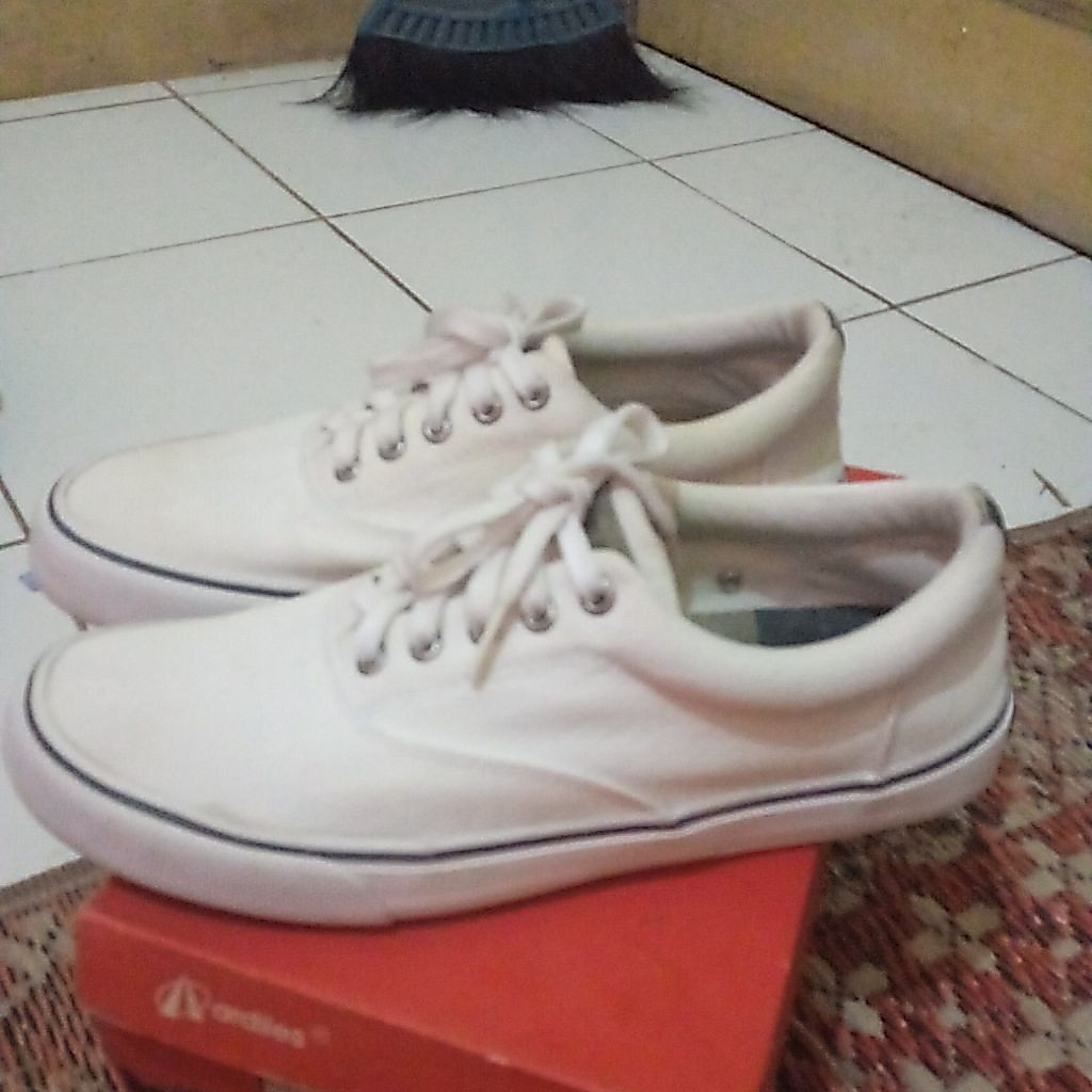 sepatu kanvas Sperry original second size 39-40.slip-on