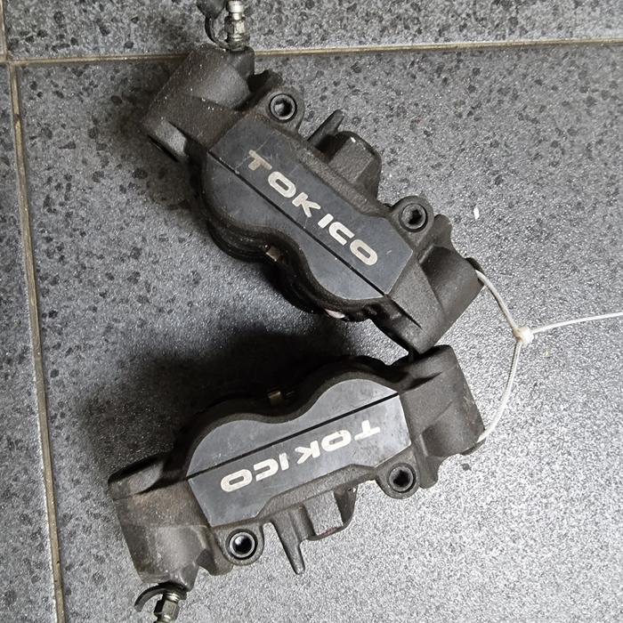 Kaliper Tokico 4 piston 4 piston sepasang kiri kanan new model radial-LULASHOP58