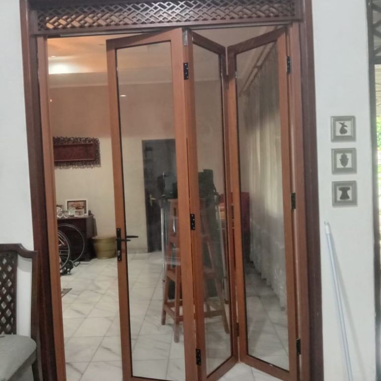 Pintu lipat aluminium Motif Urat kayu