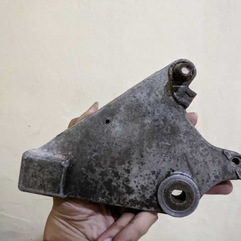 breket kaliper belakang supra 125 original copotan dudukan kaliper supra x 125