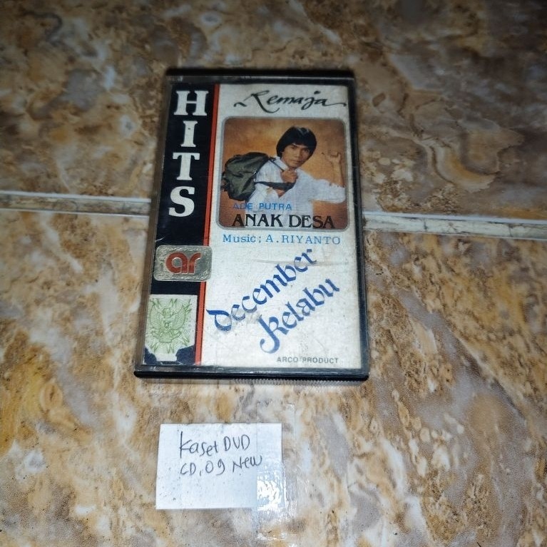 Kaset pita Hits remaja December kelabu