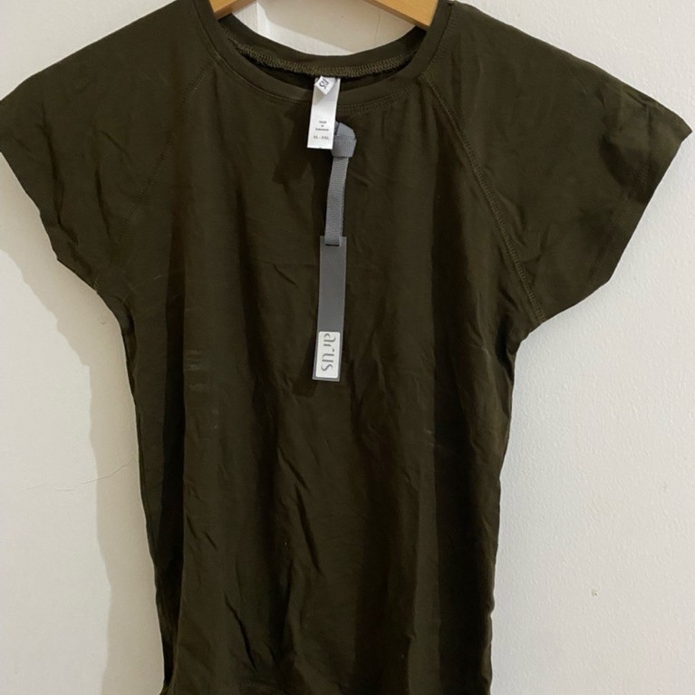 Arus the brand top (NEW)