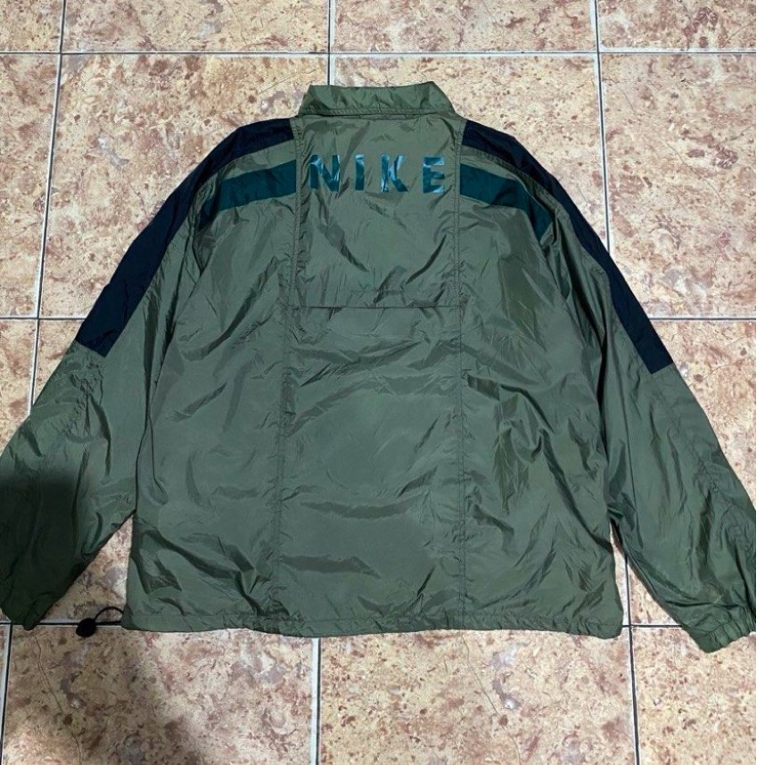 windbreaker nike