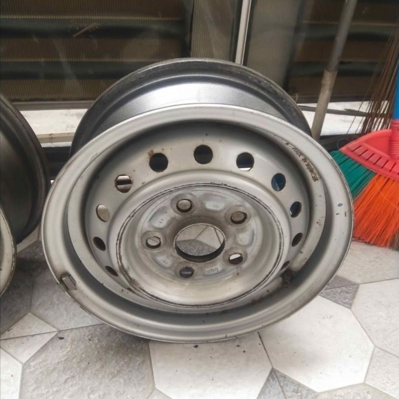 Velg Kaleng Carry Tayo 1 pcs Bekas